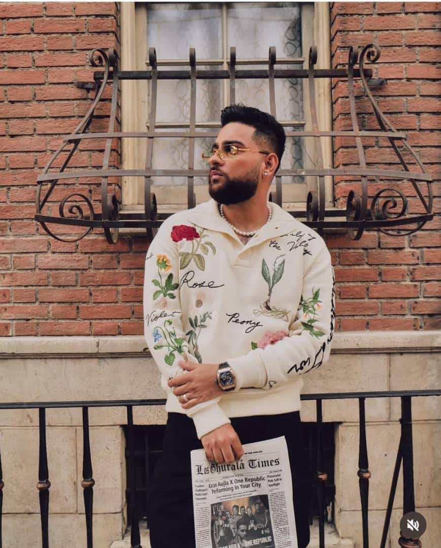CHRISTIAN DIO_R WHITE COLOUR PREMIUM SWEAT SHIRT WINTER ARTICLE COLLER