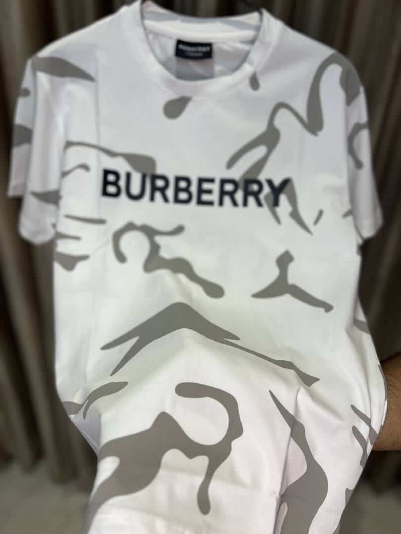BURBERR_Y WHITE ROUND NECK TSHIRT WITH A CAMOUFLAGE PATTERN IN BLACK & GREY