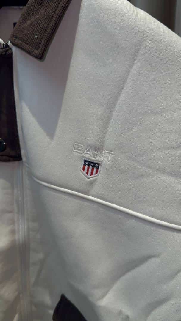 GANT ULTRA PREMIUM JACKETS AVAILABLE WITH DOUBLE POCKET & BRAND LOGO ON CHEST