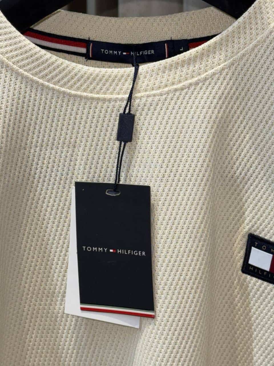 Tommy hilfige_r CREAM SWEATSHIRT WITH ULTRA PREMIUM QUALITY WITH BRAND PACKING