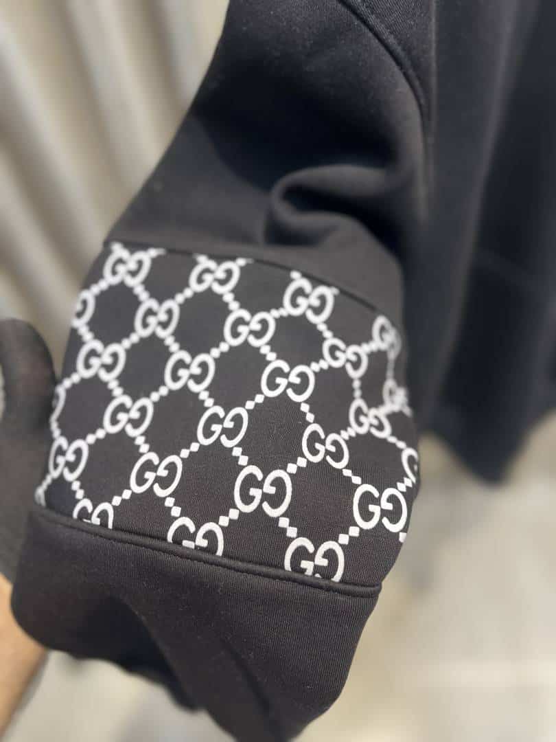 GUCC_I BLACK PREMIUM HOODIES AVAILABLE IN ULTRA PREMIUM QUALITY WITH MONOGR_4M ON SLEEVES