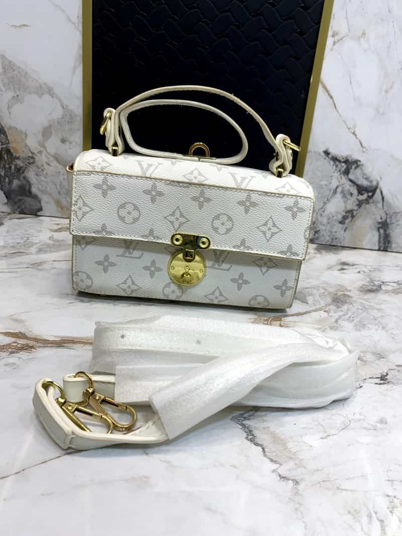 LOUIS VUITTON Small cross body Bag 488