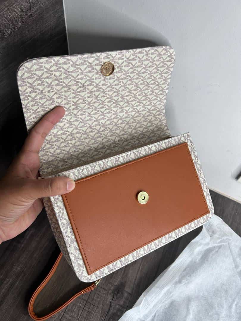 Michael_Kors_Sling_Bag_1005