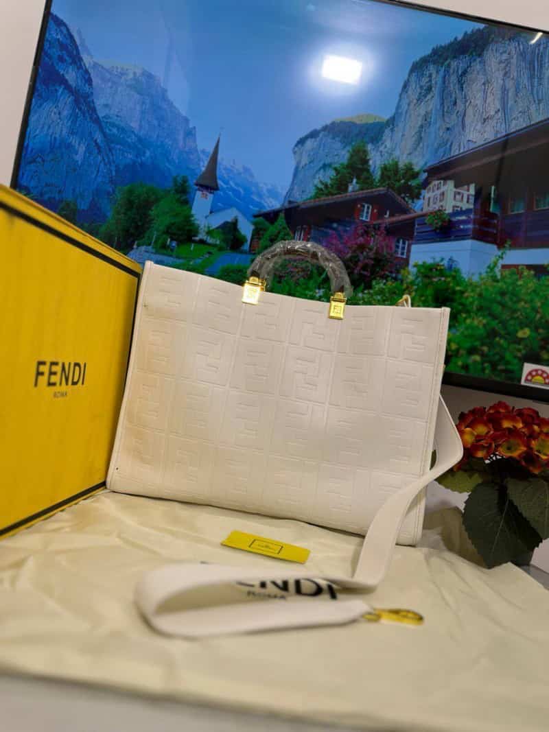 FEND_I Sunshine Leather Tote (p50
