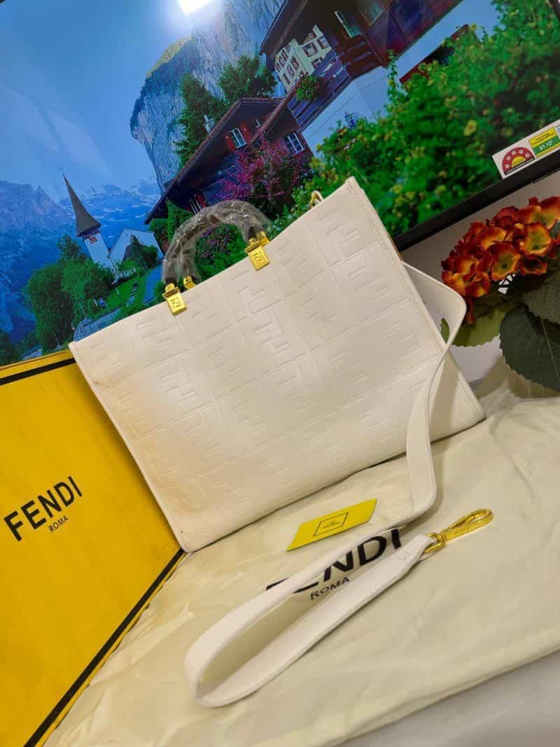 FEND_I Sunshine Leather Tote (p50