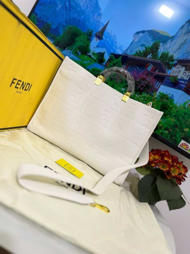 FEND_I Sunshine Leather Tote (p50
