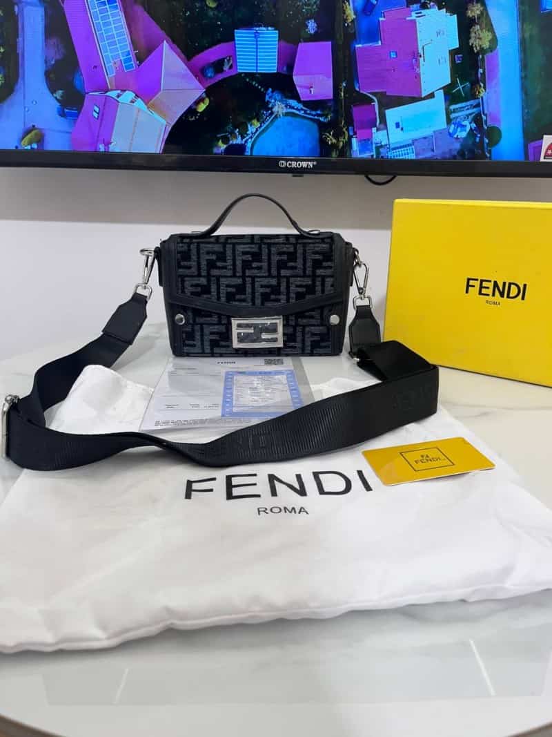 fend_ii baguette shoulder bag (P17