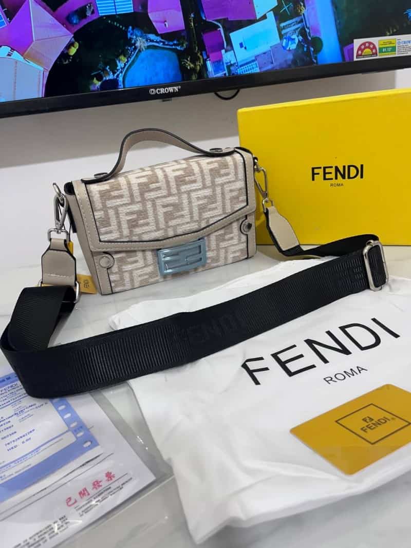 fend_ii baguette shoulder bag (P18