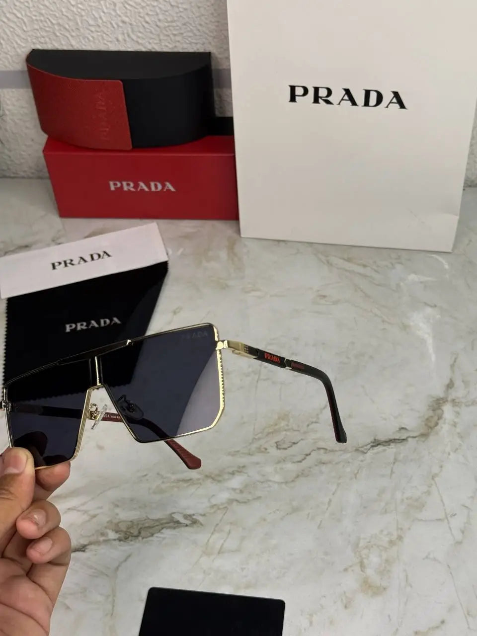 Prada_23258_Gold_Black