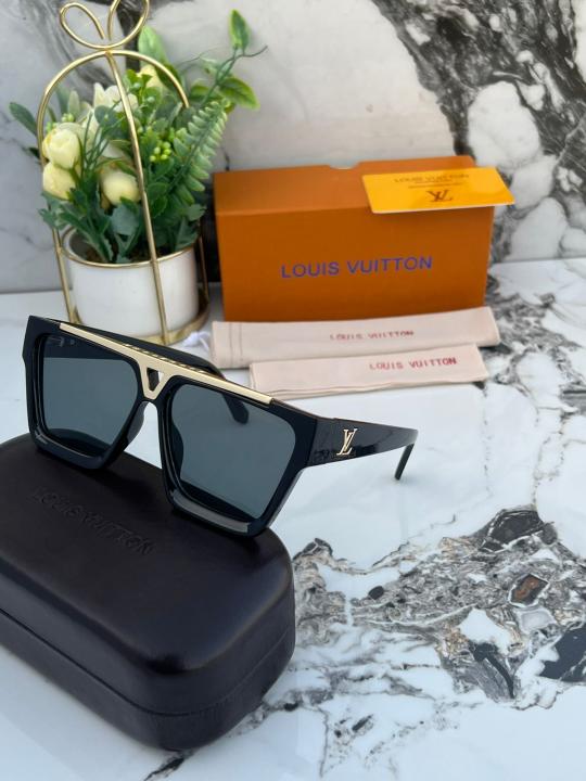 Louis Vuitton 1502 Gold Black