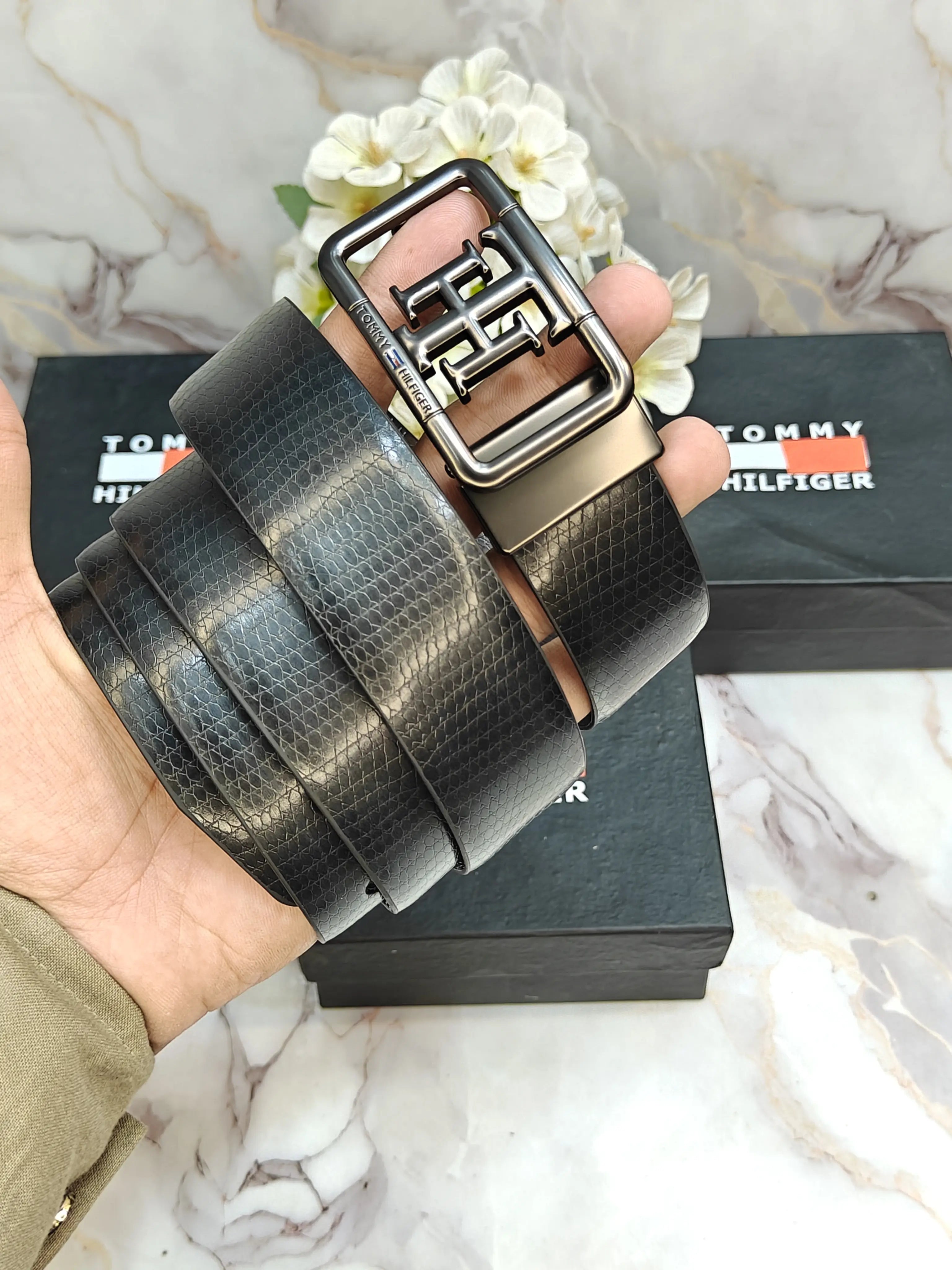 TOMMY HILFIGER PREMIUM QUALITY REVERSEABLE BELT WITH OG BOX TM-912