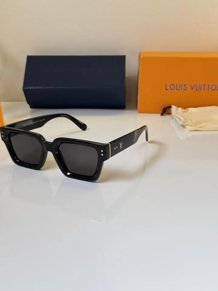 Louis Vuitton 3311 Glossy black
