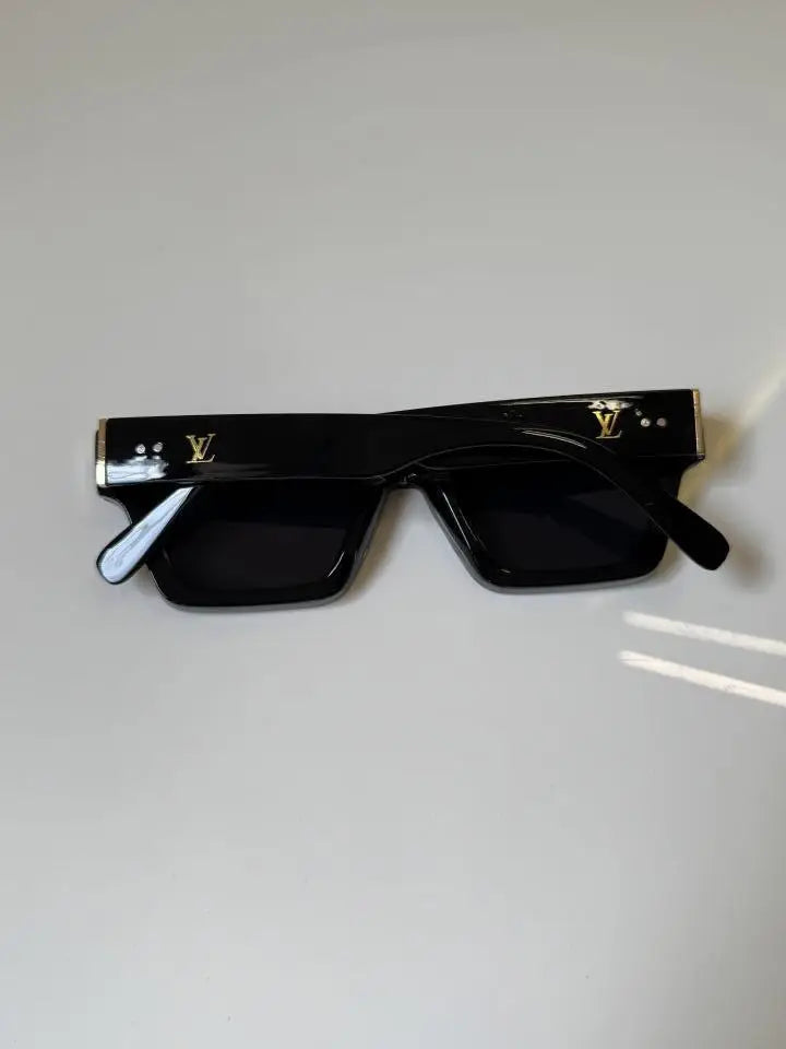 Louis Vuitton 3311 Glossy black