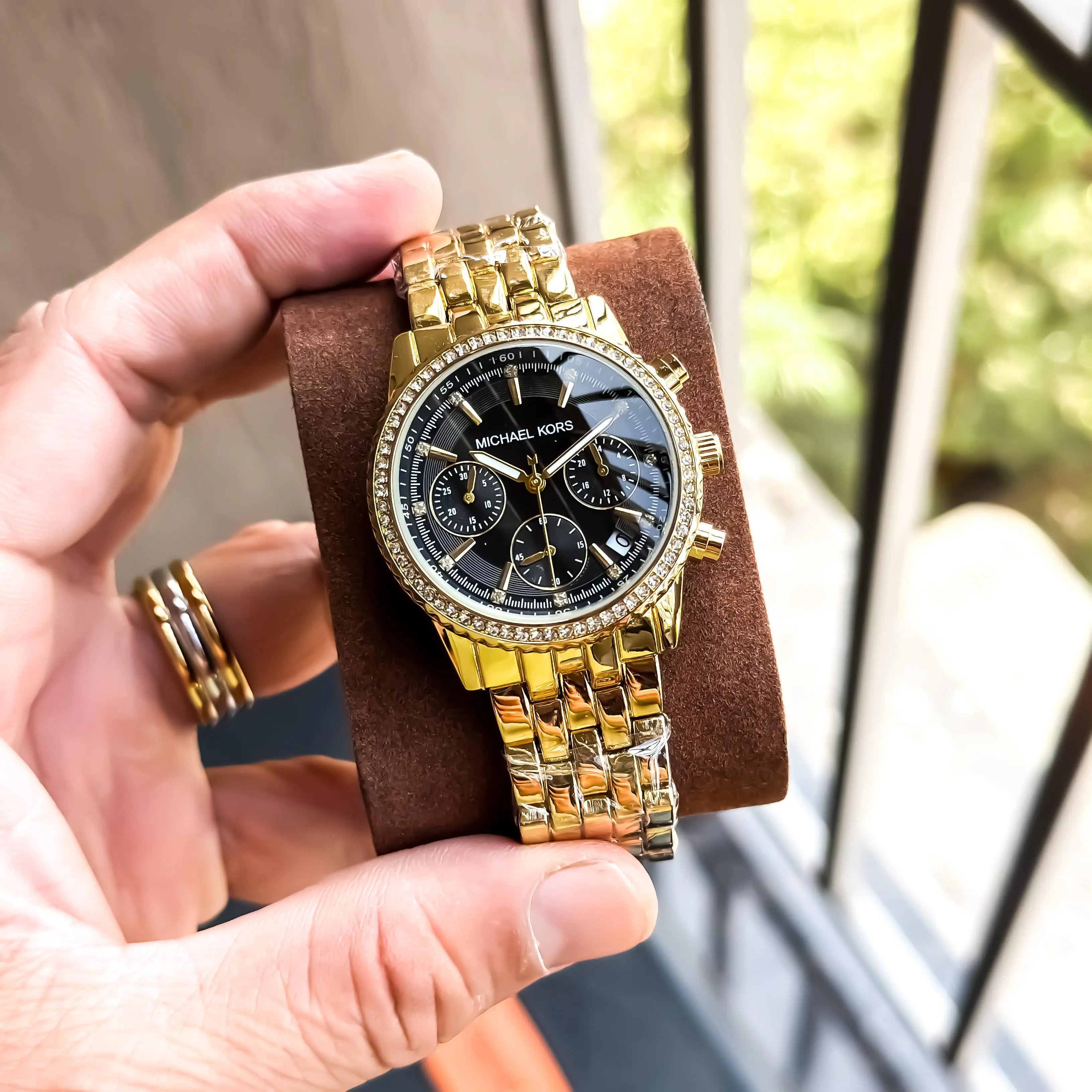 MICHAELKORS_LADIES_GOLD_BLACK