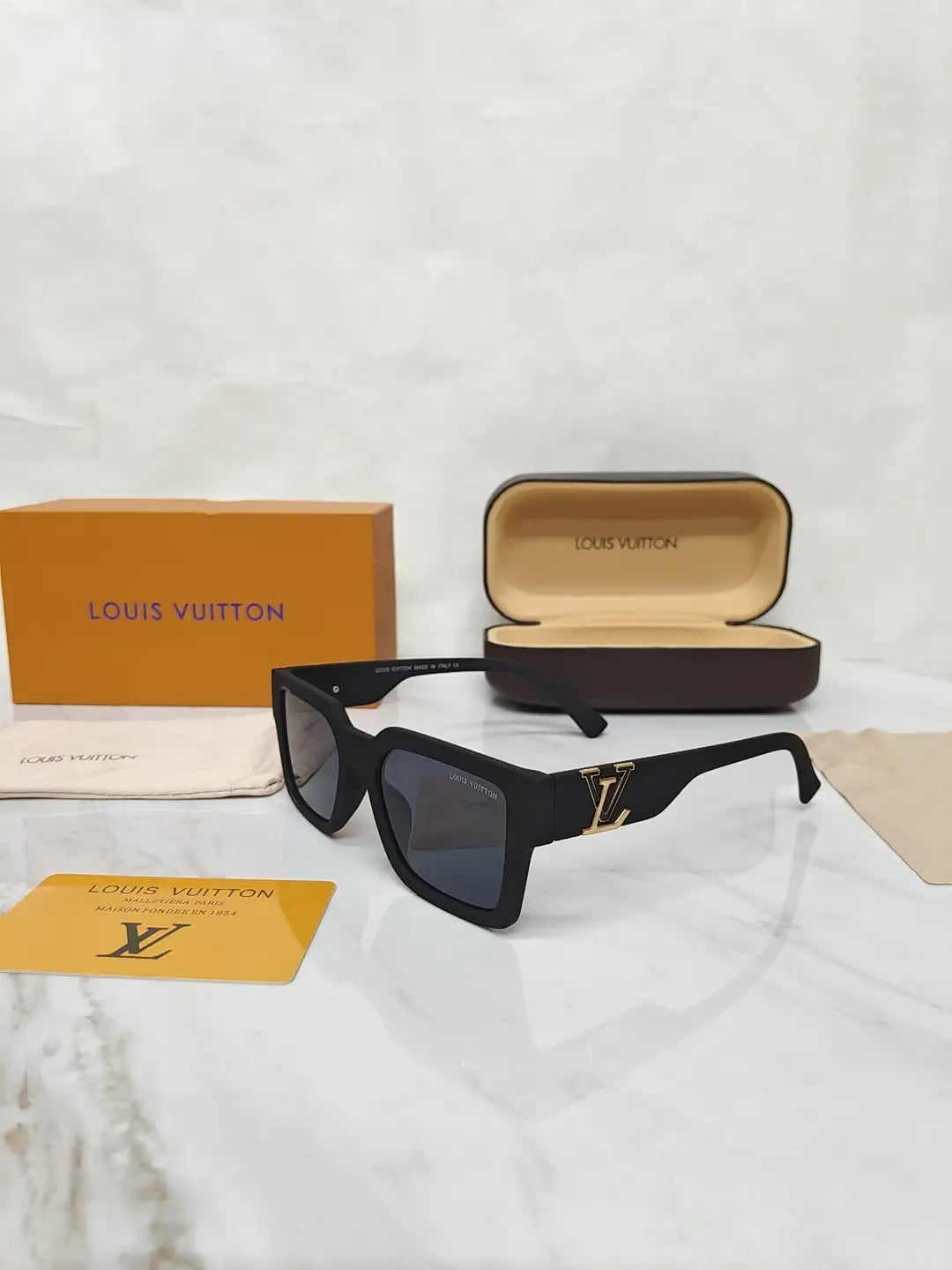 Louis Vuitton 88082