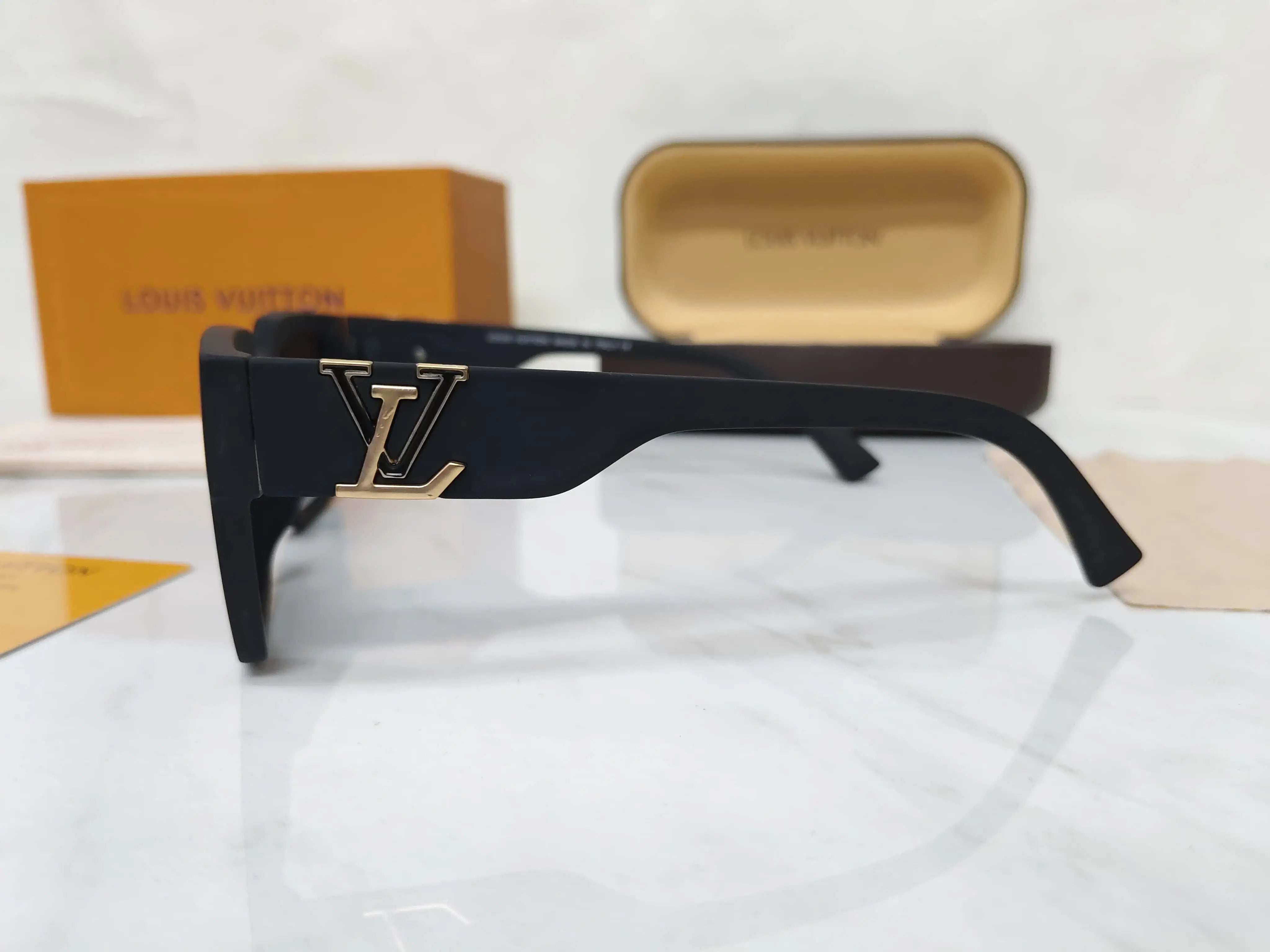 Louis Vuitton 88082