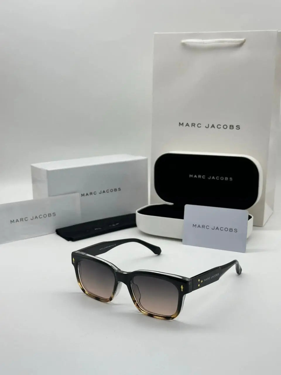 Marc Jacobs 11-14 black brown