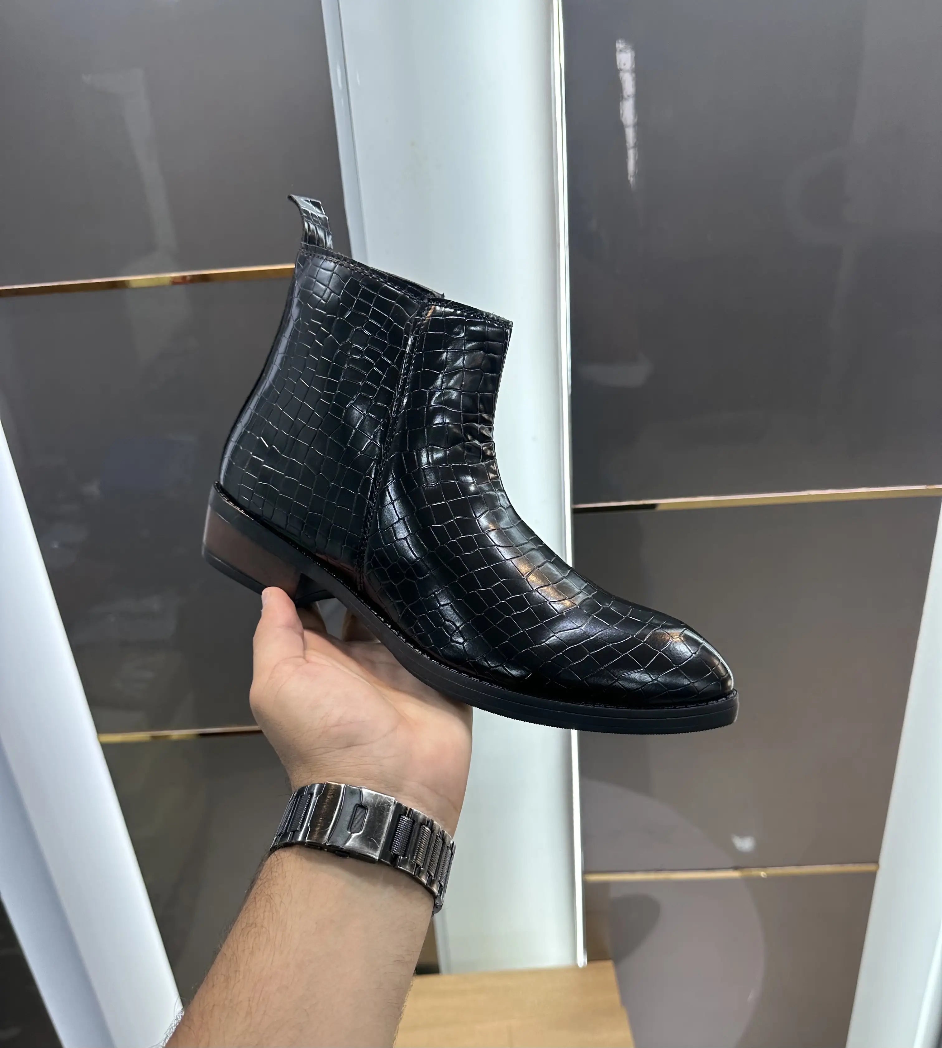Zara_Chelsea Round Toe Black Boots