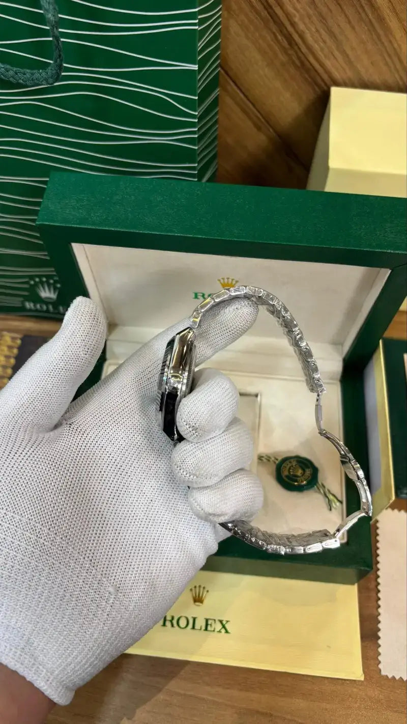 ROLEX OYESTER PERPETUAL LAND DWELLER SILVER WHITE DIAL